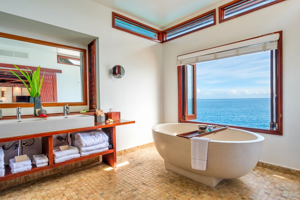 Overwater, Bure, King Bed، Likuliku Lagoon Resort - Adults Only 8/8