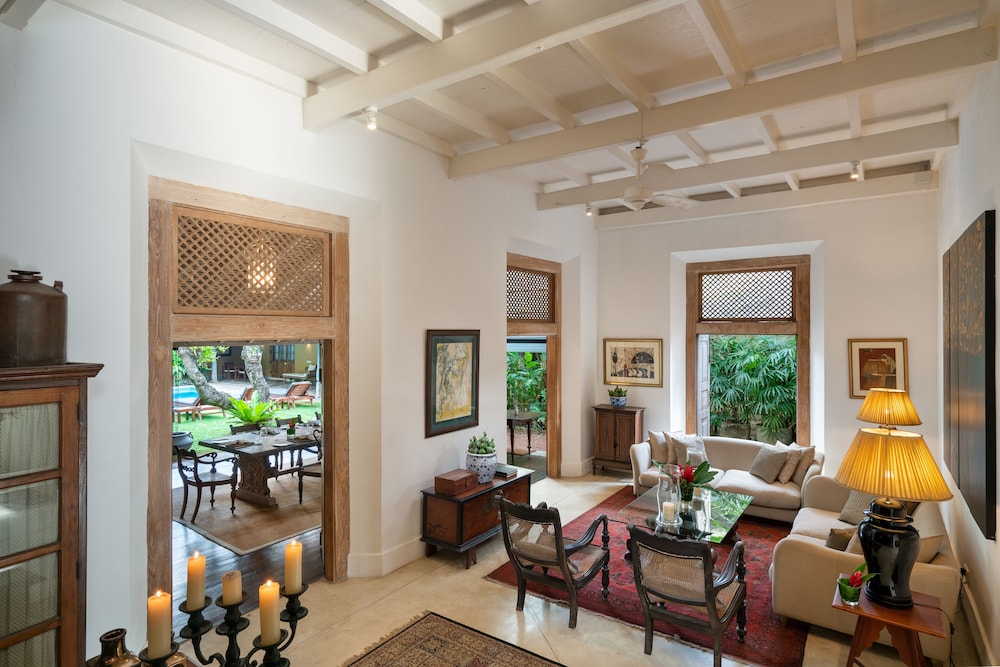 Taru Villas Rampart Street 24/50