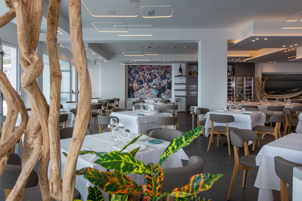 restaurant-cafeteria