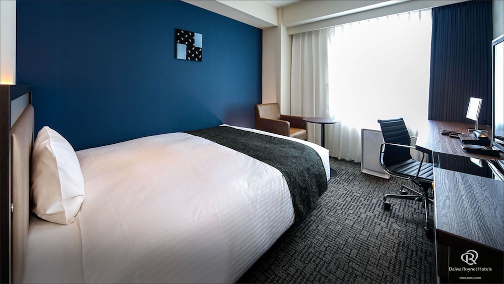 غرفة ركنية بسرير مزدوج