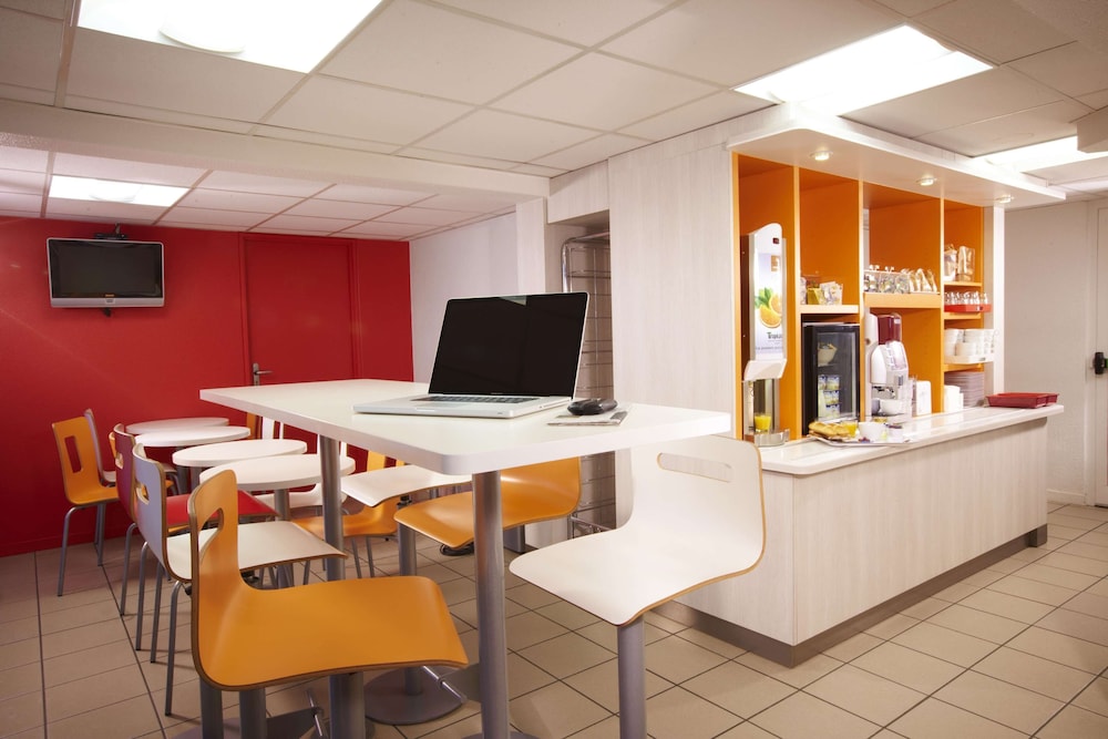 Premiere Classe Villepinte Centre - Parc Des Expositions 40/57