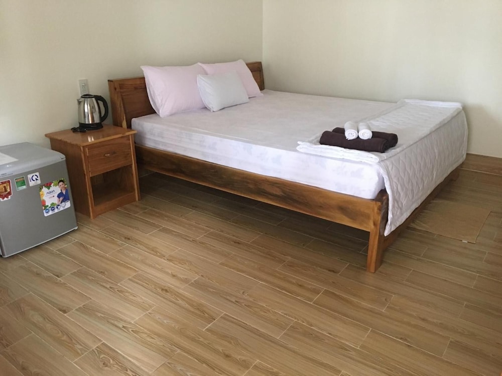 ROOM, DOUBLE BED