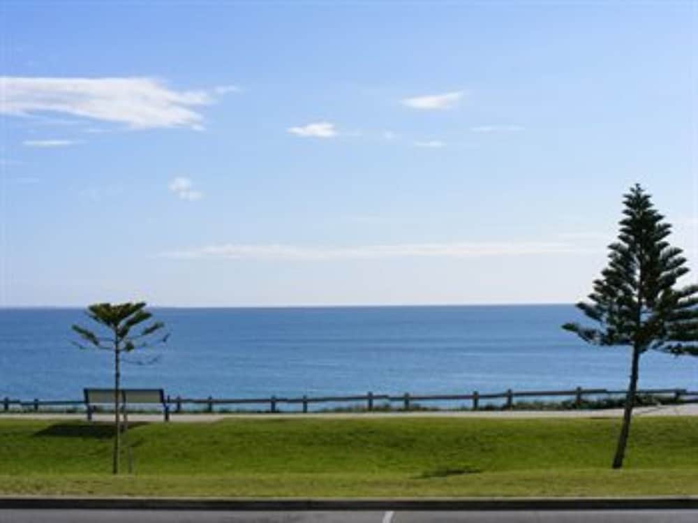 Ocean Beach Hotel 27/45