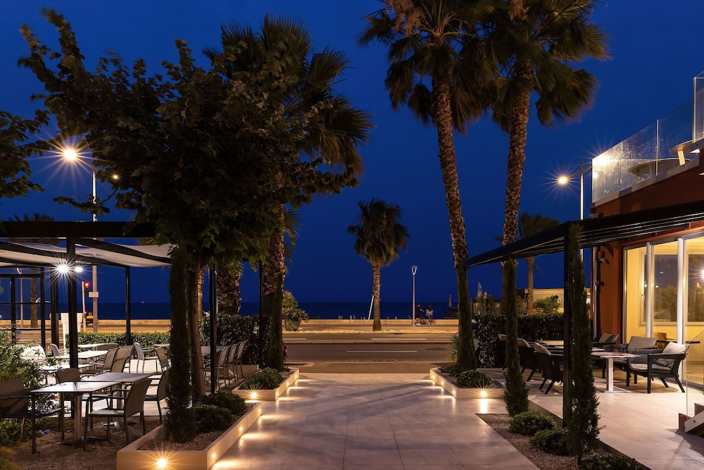 AEVA HOTEL 42/44