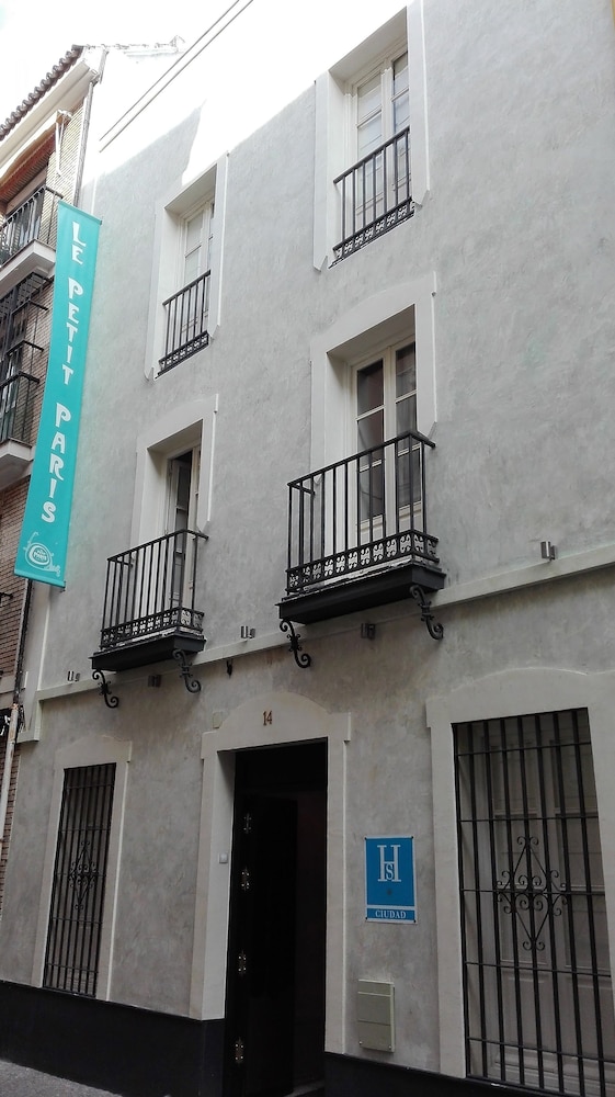 LE PETIT PARIS 2/32