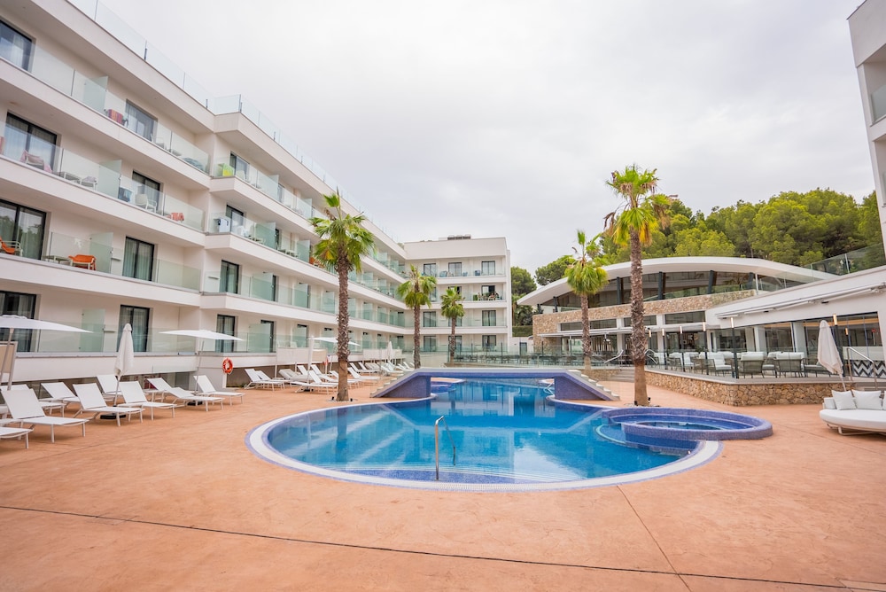 Morlans Suite Hotel Adults Only photo1