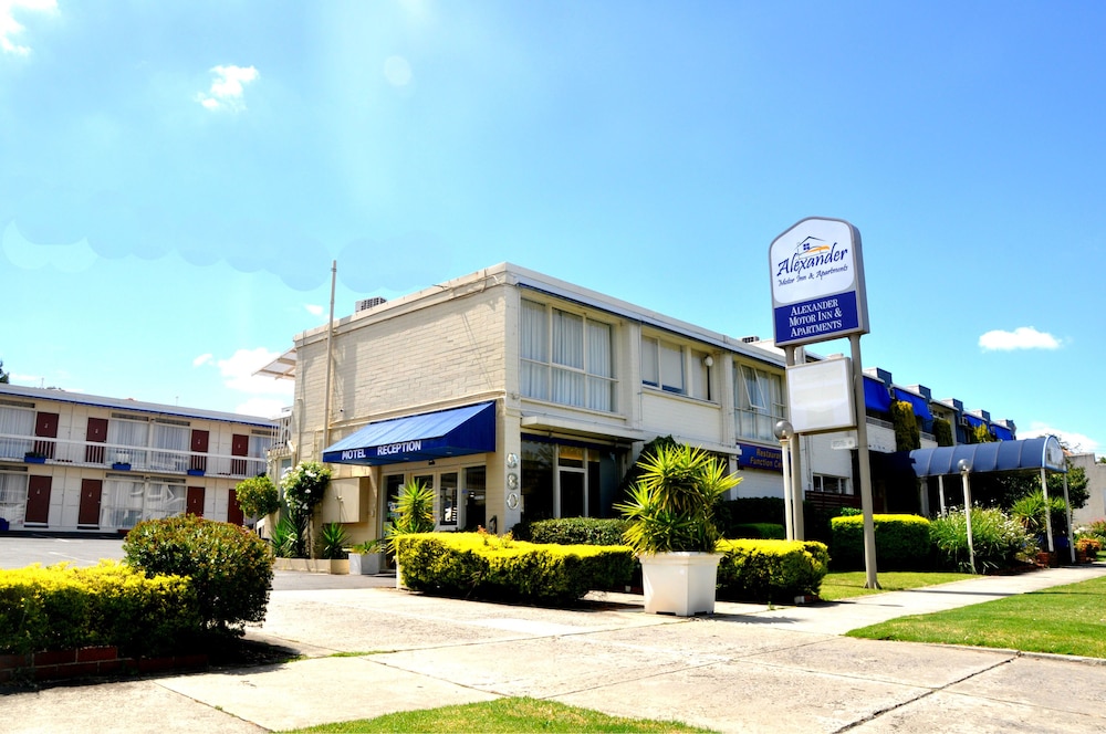 Alexander Motor Inn & Apartments 4/60