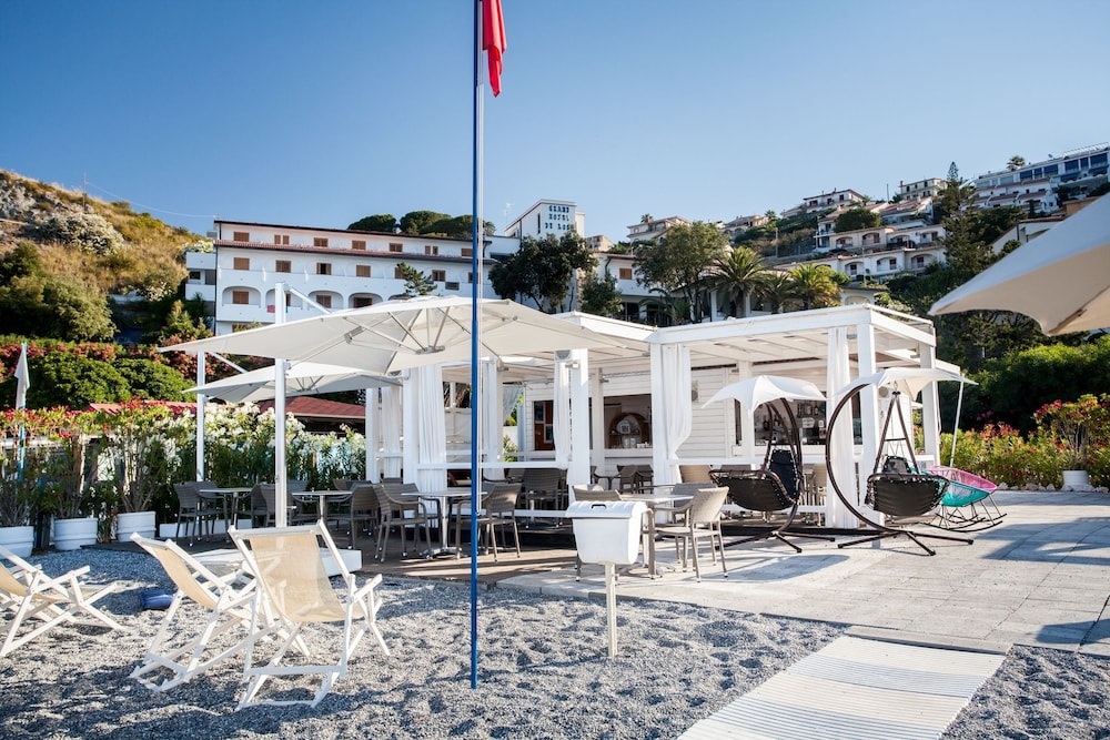 Grand Hotel De Rose 52/65