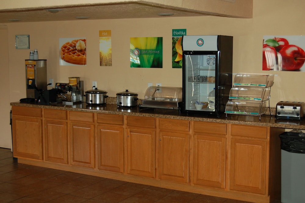 Quality Inn Taos 9/41