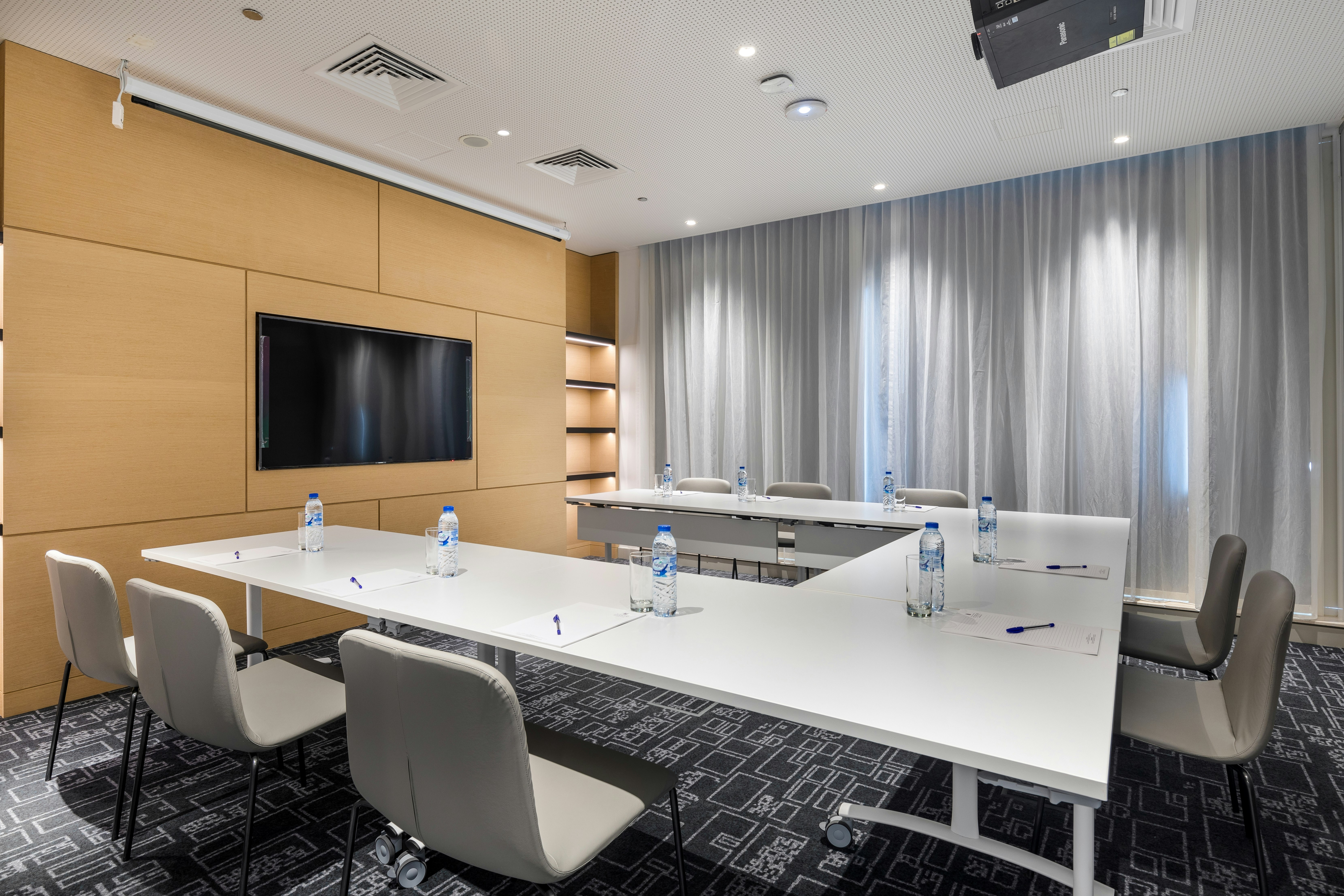 Studio M Arabian Plaza 52/53