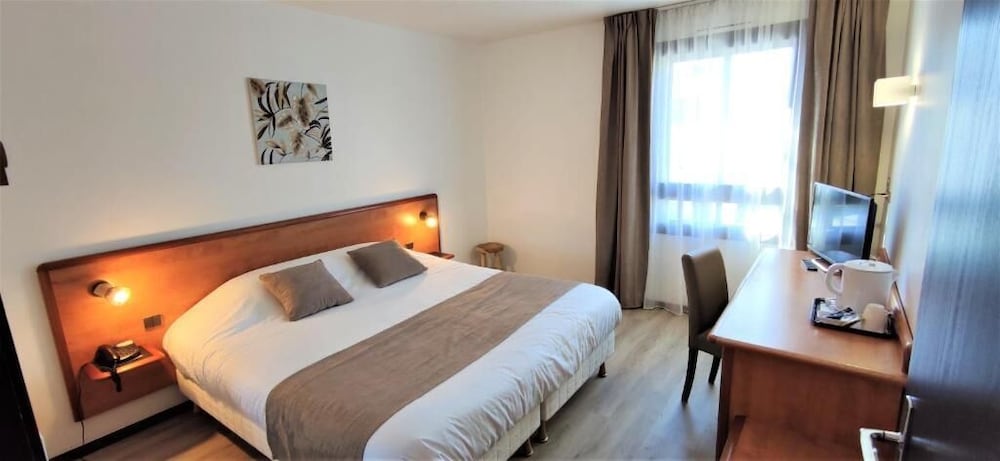 INTER-HOTEL LE VALOIS 4/50