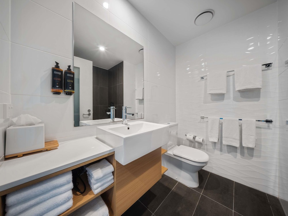 Mercure Newcastle Airport 49/50