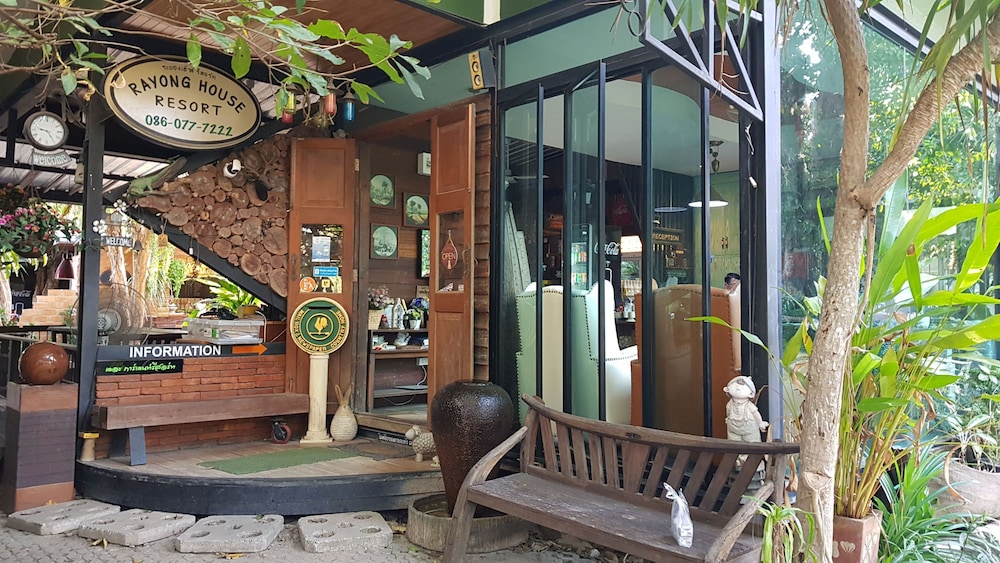 Villa Rayonghouse 9/66
