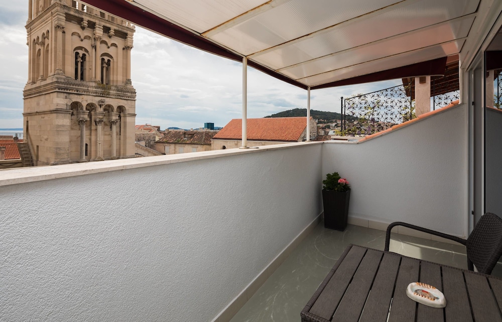 Peristil Luxury Rooms 47/67