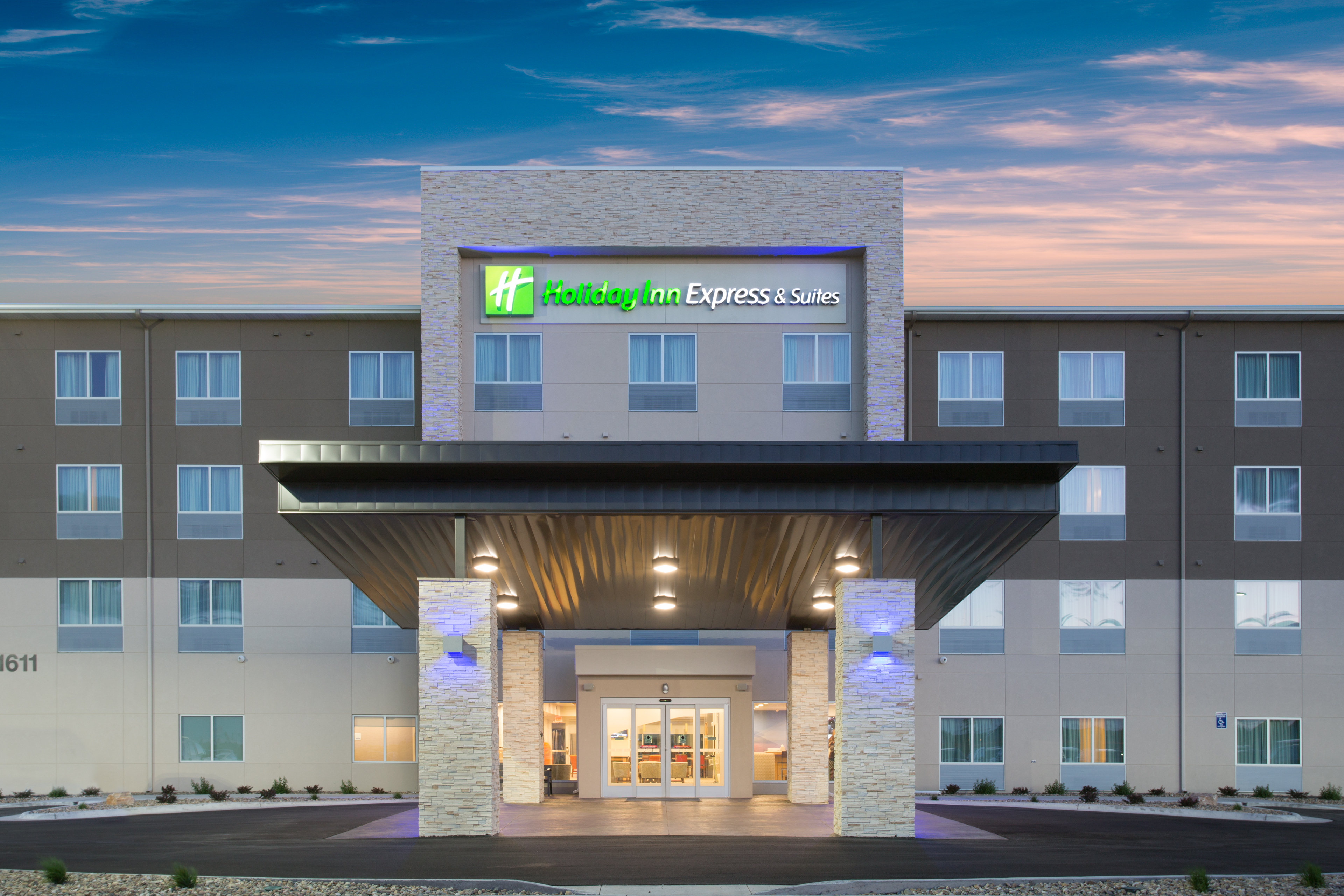 HOLIDAY INN EXPRESS & SUITES RAPID CITY - RUSHMORE SOUTH 3/50