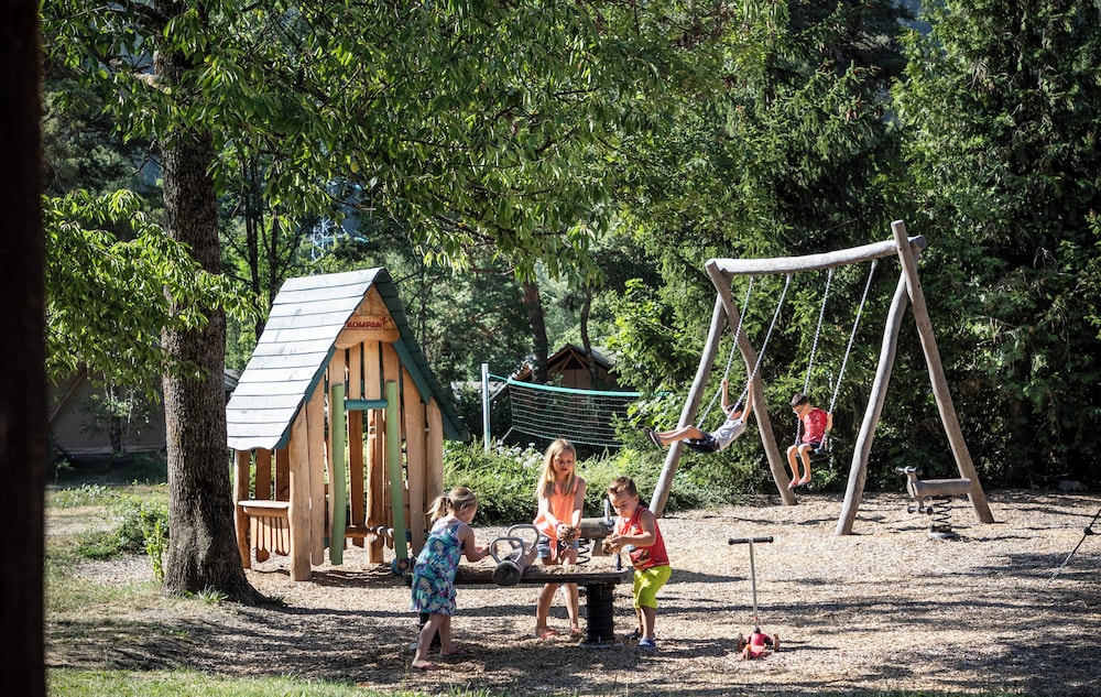 Huttopia Bourg Saint Maurice 23/48