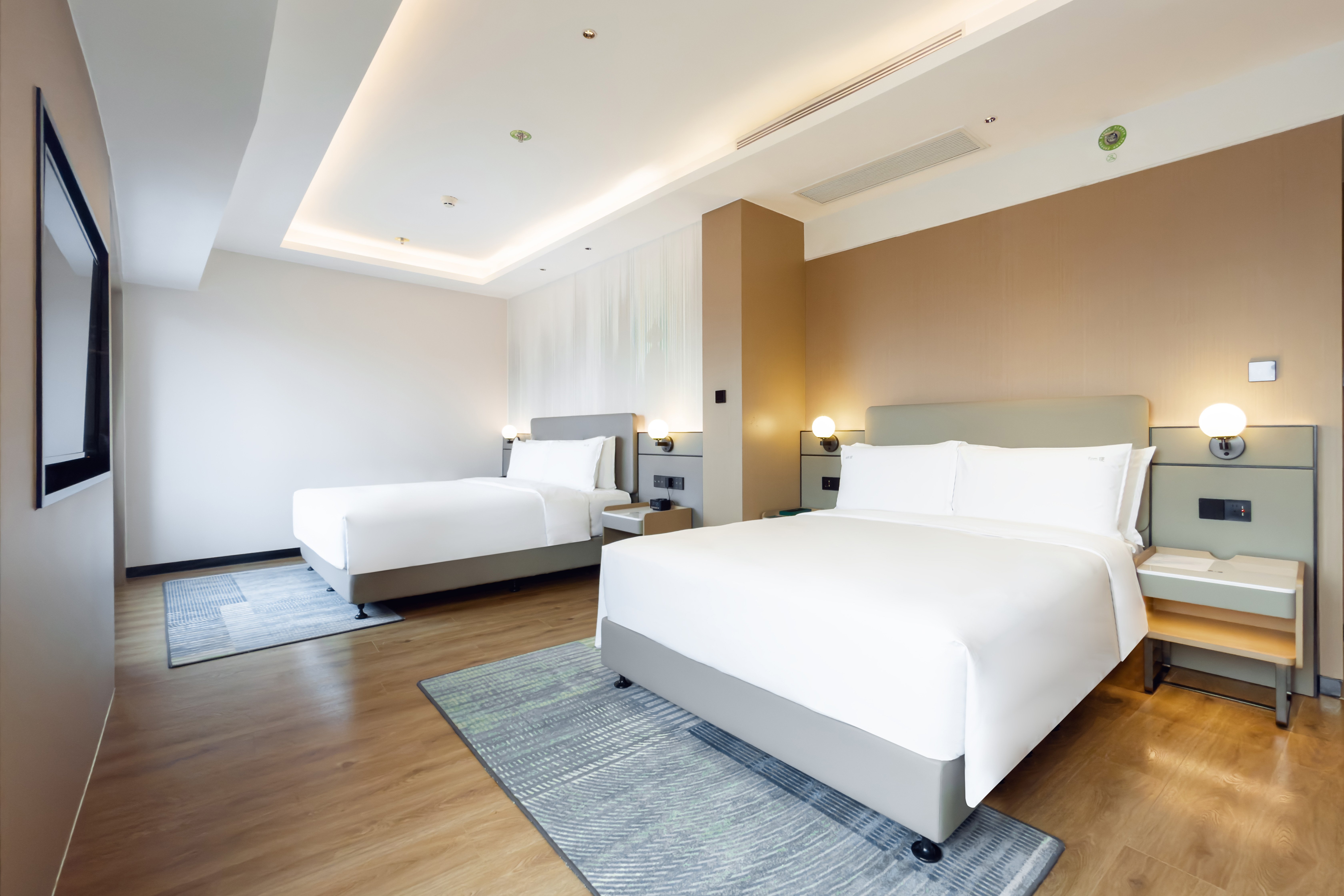 Holiday Inn Shanghai Nanjing Road 31/75