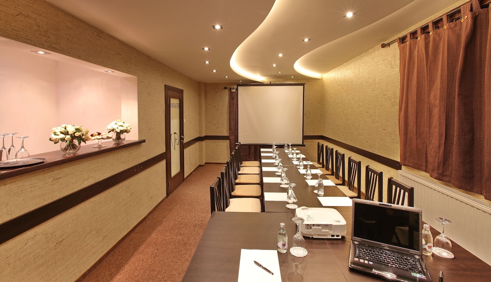 Garni Hotel Vozarev 55/67