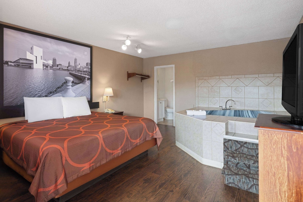 Super 8 by Wyndham Youngstown/Girard 10/26
