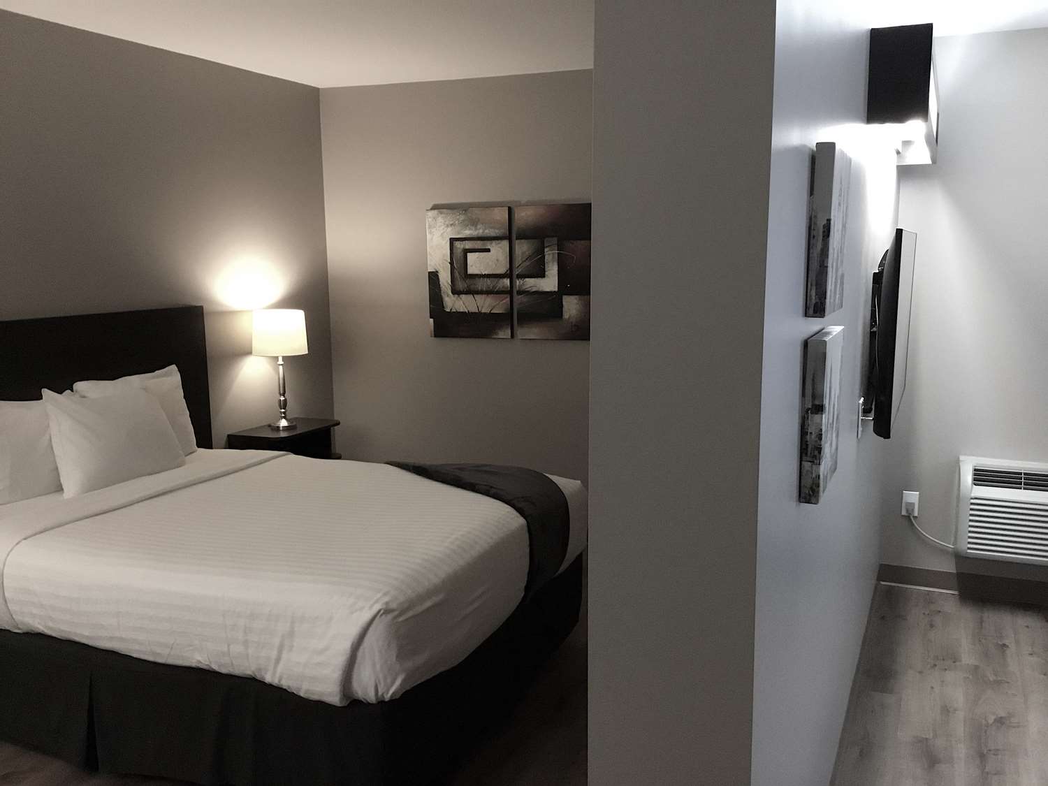 Suite, King Bed, Kitchenette