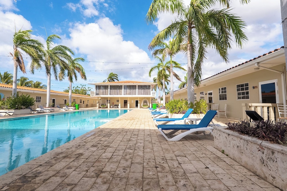 Delynne Boutique Hotel 44/50