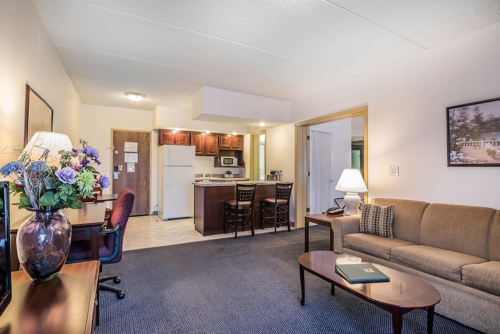 Quality Inn & Suites Albany Airport 21/36