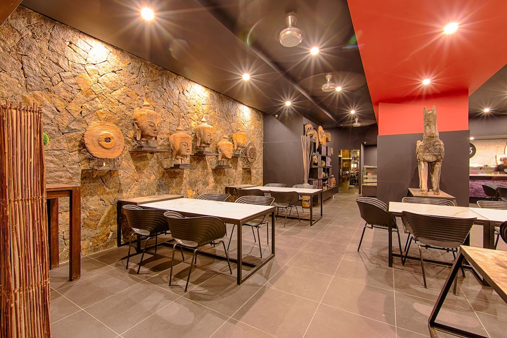 Lot 33 Boutique Hotel 35/50