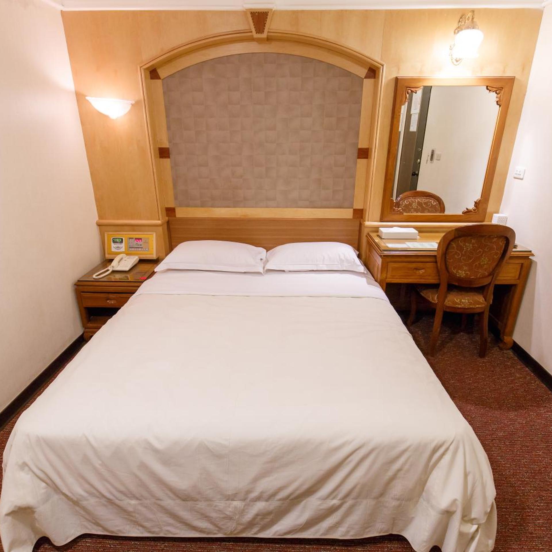Champion Hotel 17/50
