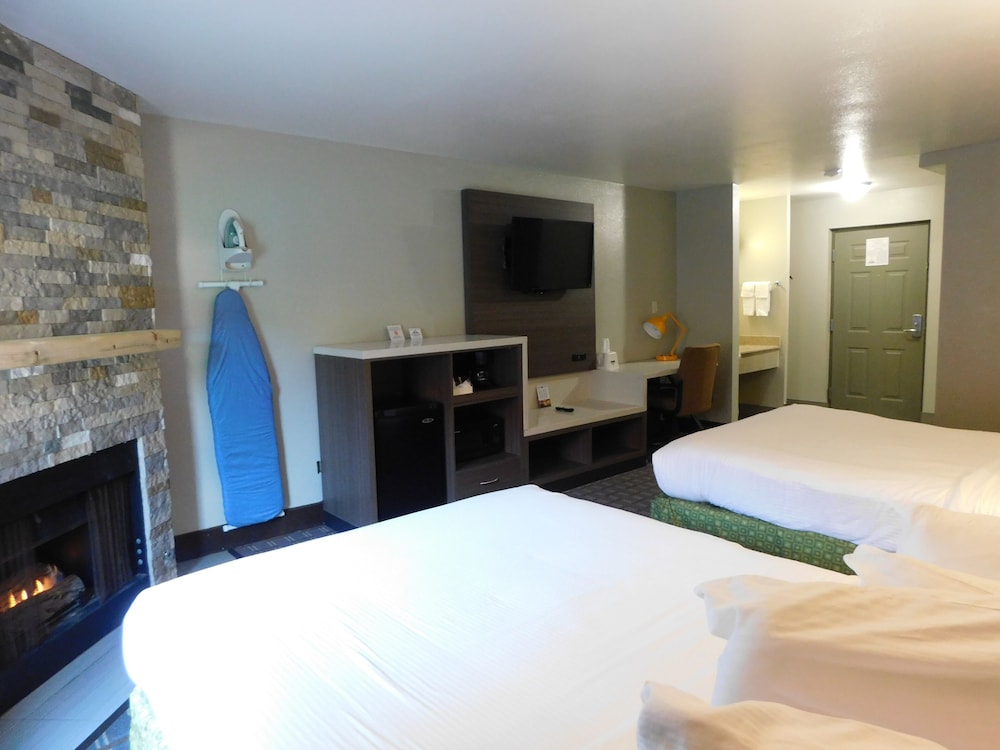 Days Inn & Suites By Wyndham Downtown Gatlinburg Parkway 34/68