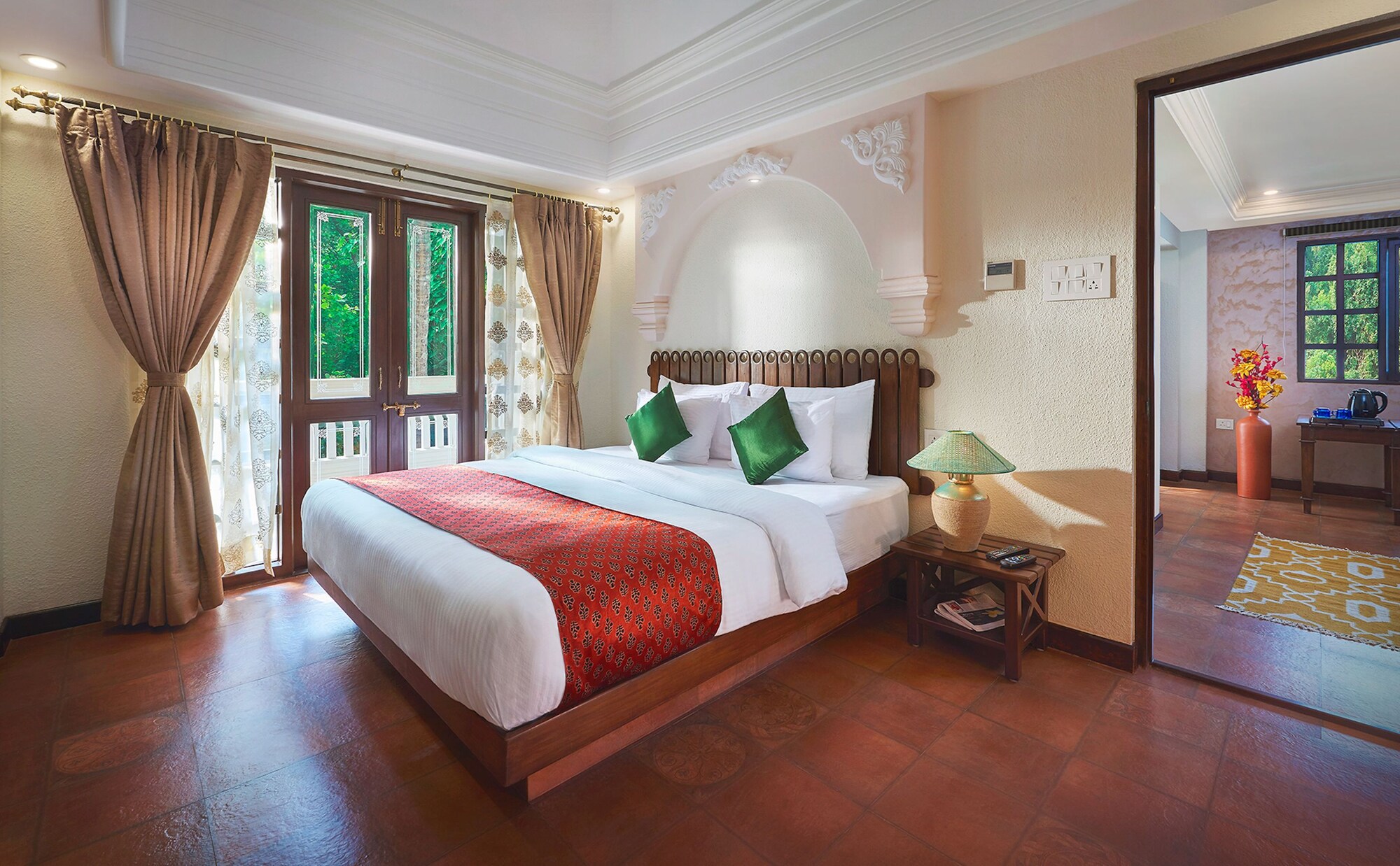 SUITE, KING BED, TERRACE, CORNER
