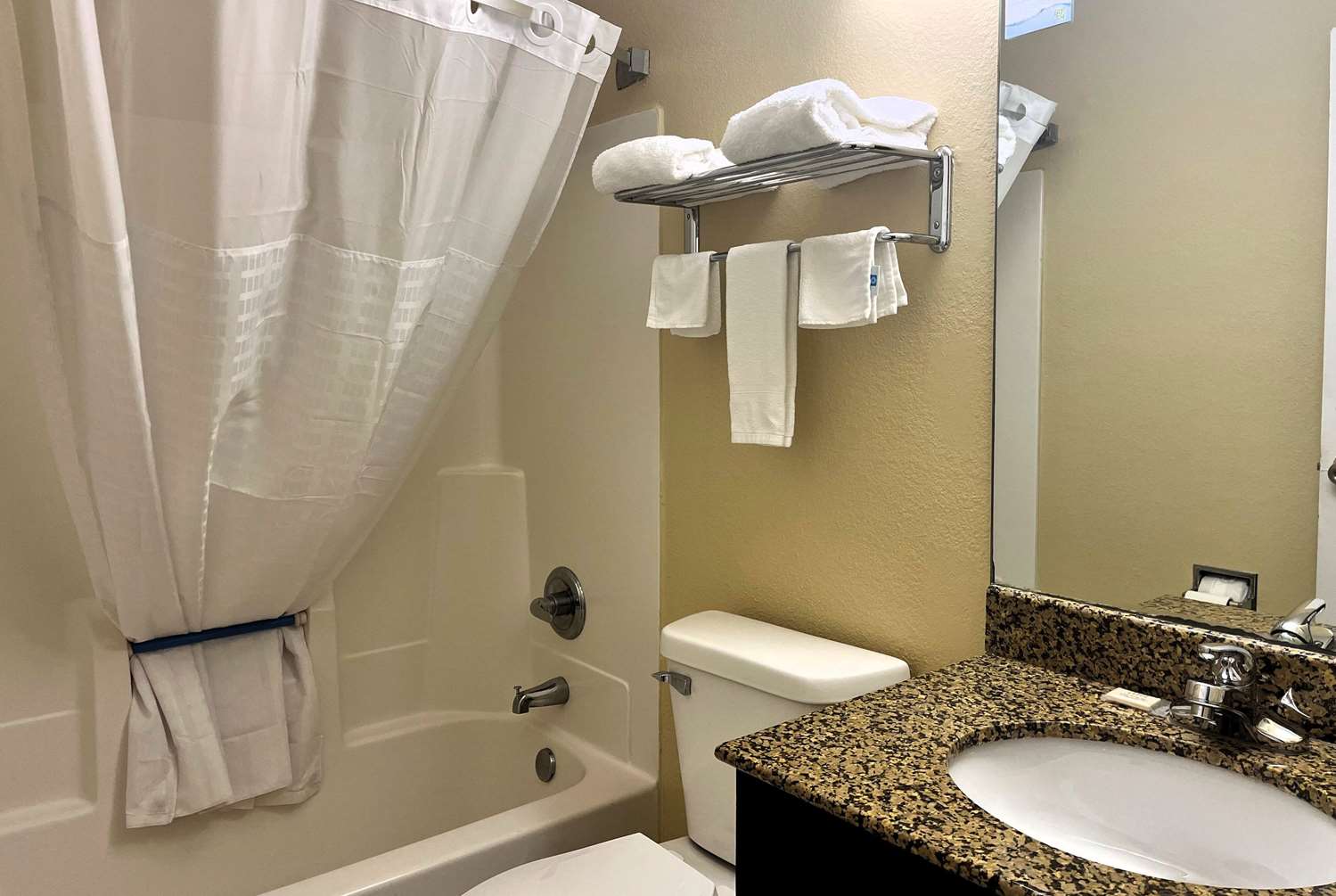 Super 8 By Wyndham Indianapolis/Ne/Castleton Area 14/15