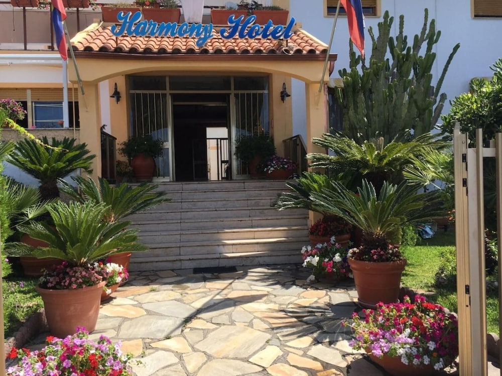 Hotel Harmony 3/41