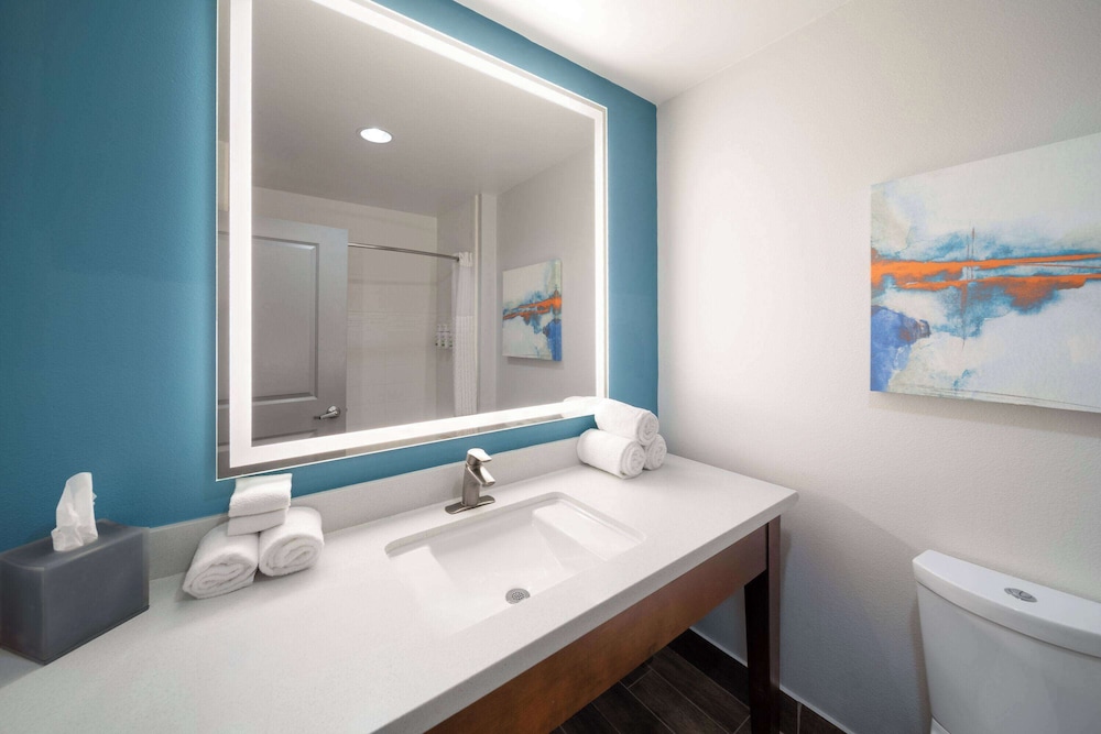 غرفة بسرير كينج، La Quinta Inn & Suites by Wyndham Rockport - Fulton 5/6