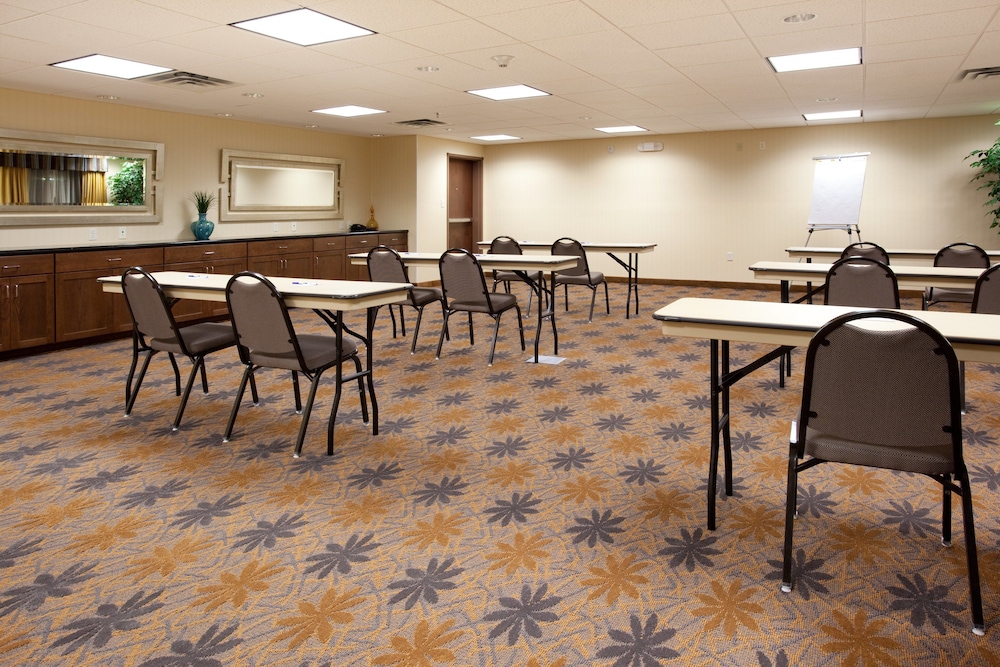 Holiday Inn Express Hotel & Suites Lamar 65/78