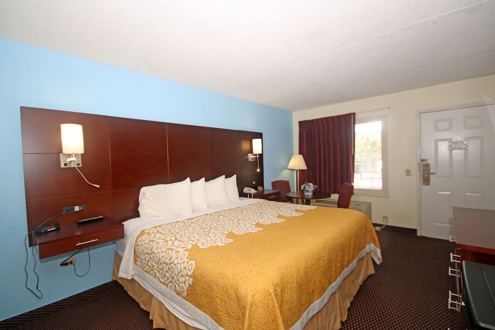 Hamilton Inn Jonesville I-77 13/24