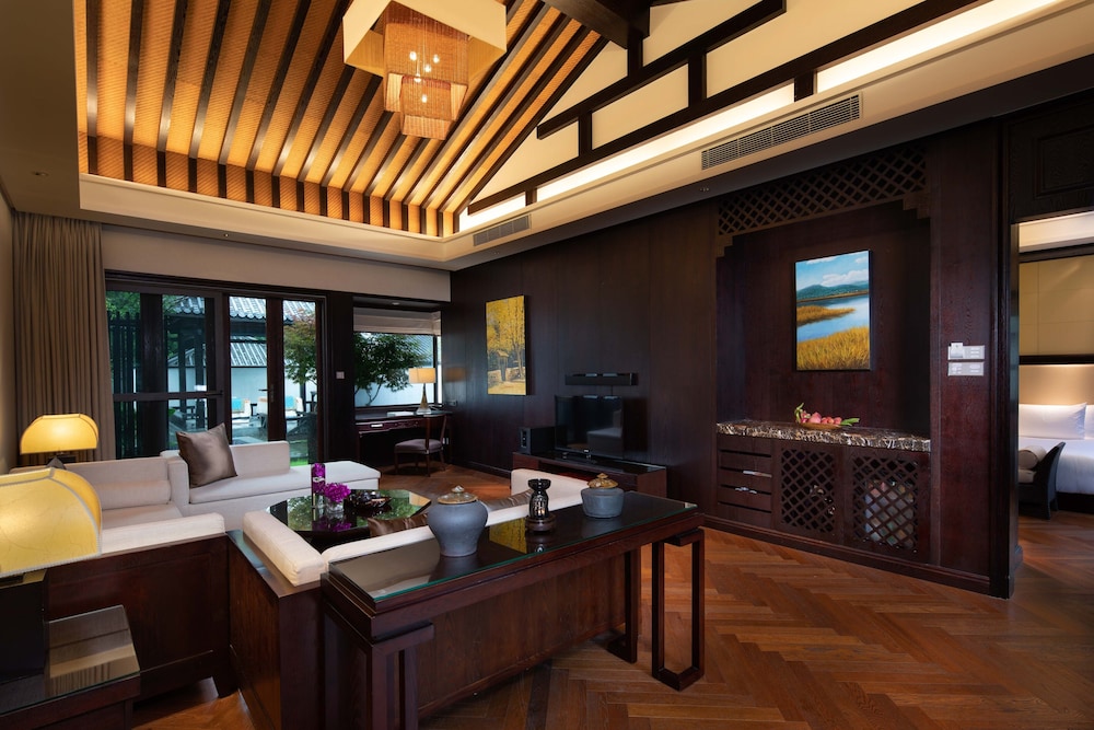 Banyan Tree Tengchong 64/81