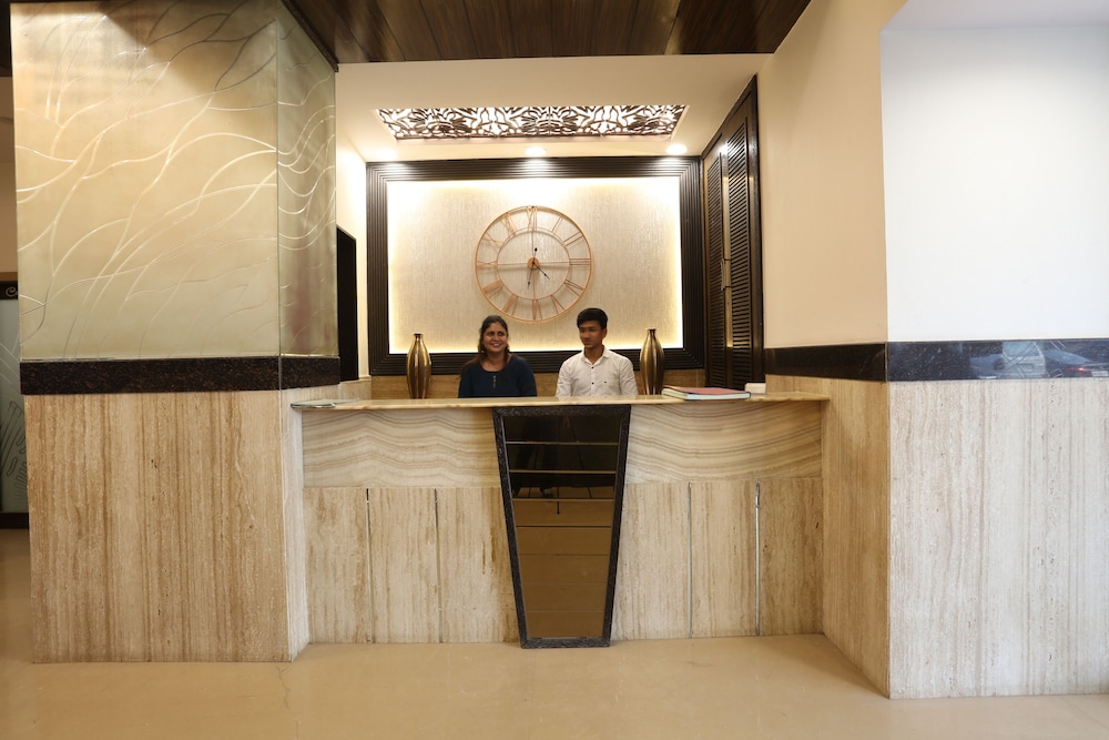 Kamran Residency 7/50