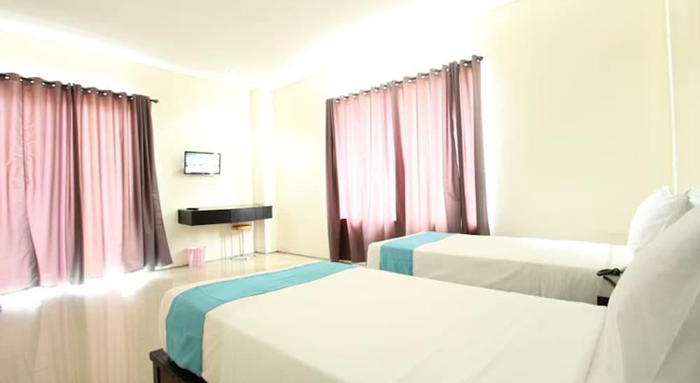 Super OYO 93765 Airport Kuta Bali Hotel 12/37