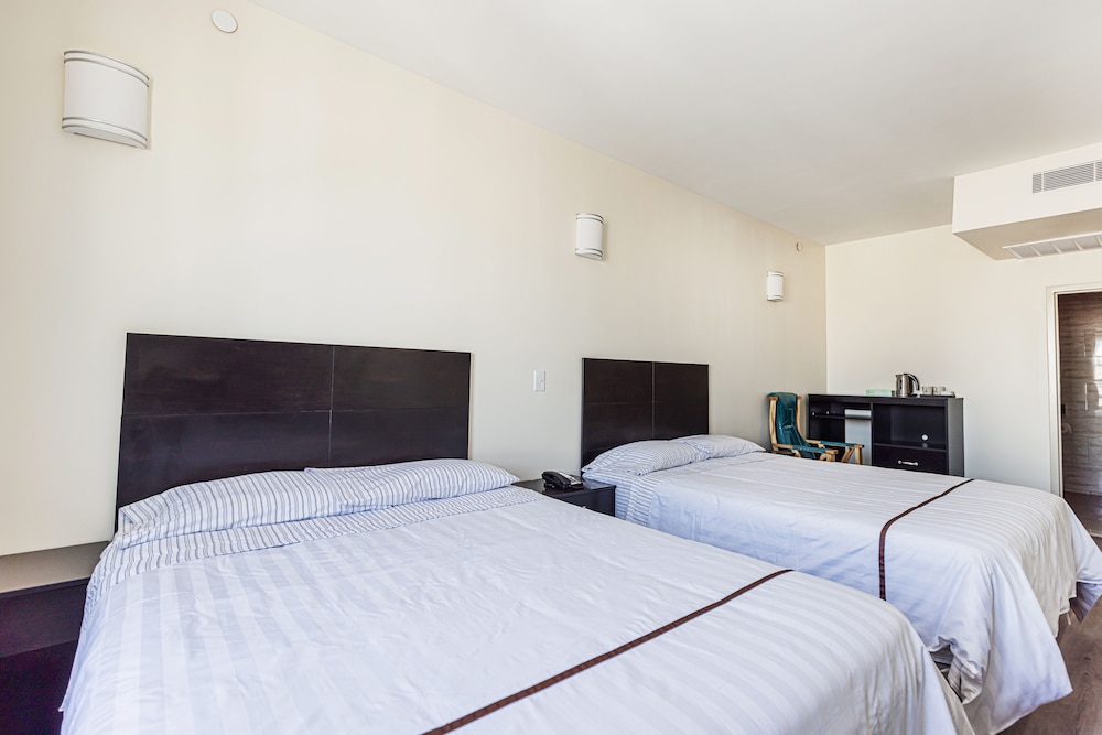 Deluxe, 2 Queen Beds