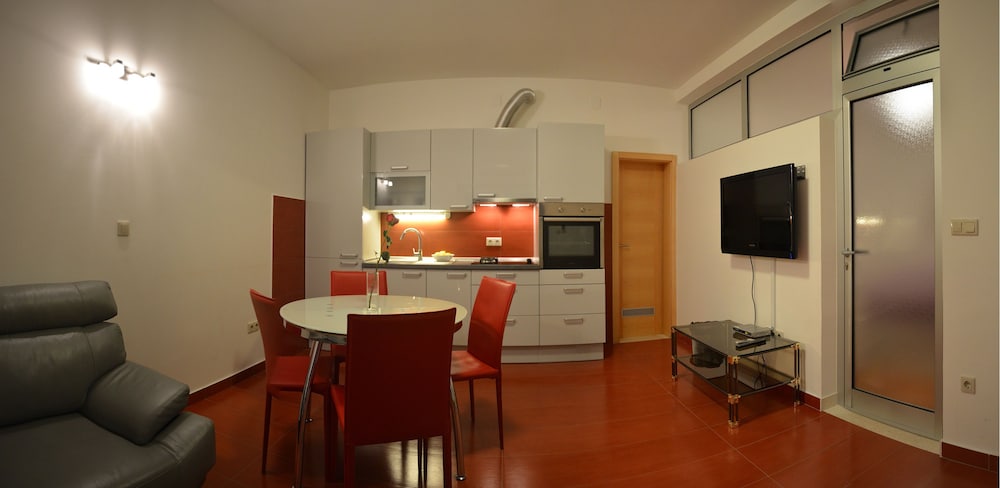 Villa Avantgarde 28/50