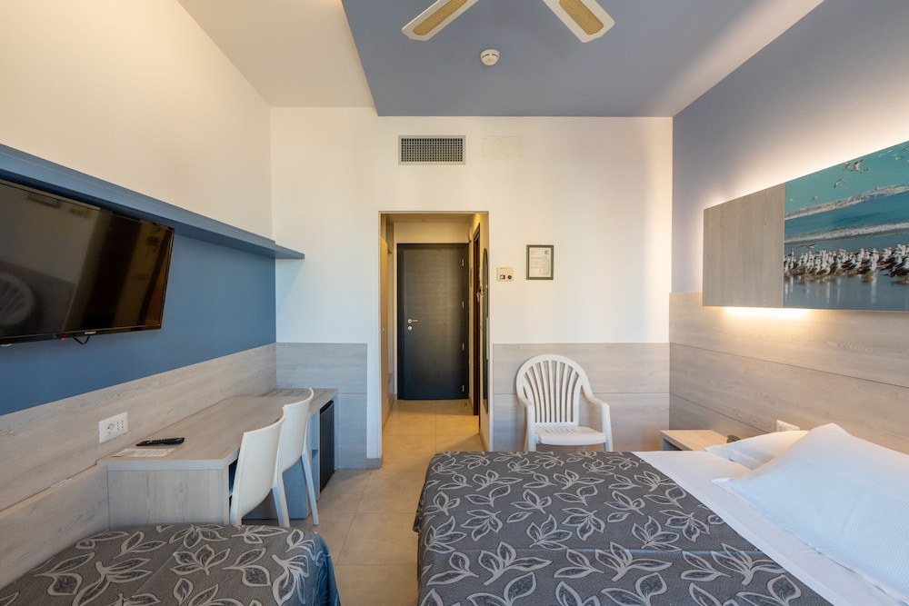 ROOM, TRIPLE