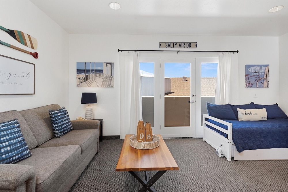 Beach House Inn & Suites 18/50
