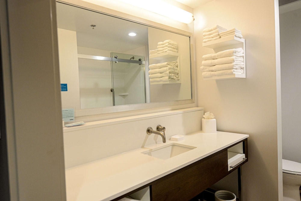 Hampton Inn Suites Lenoir Nc 26/76