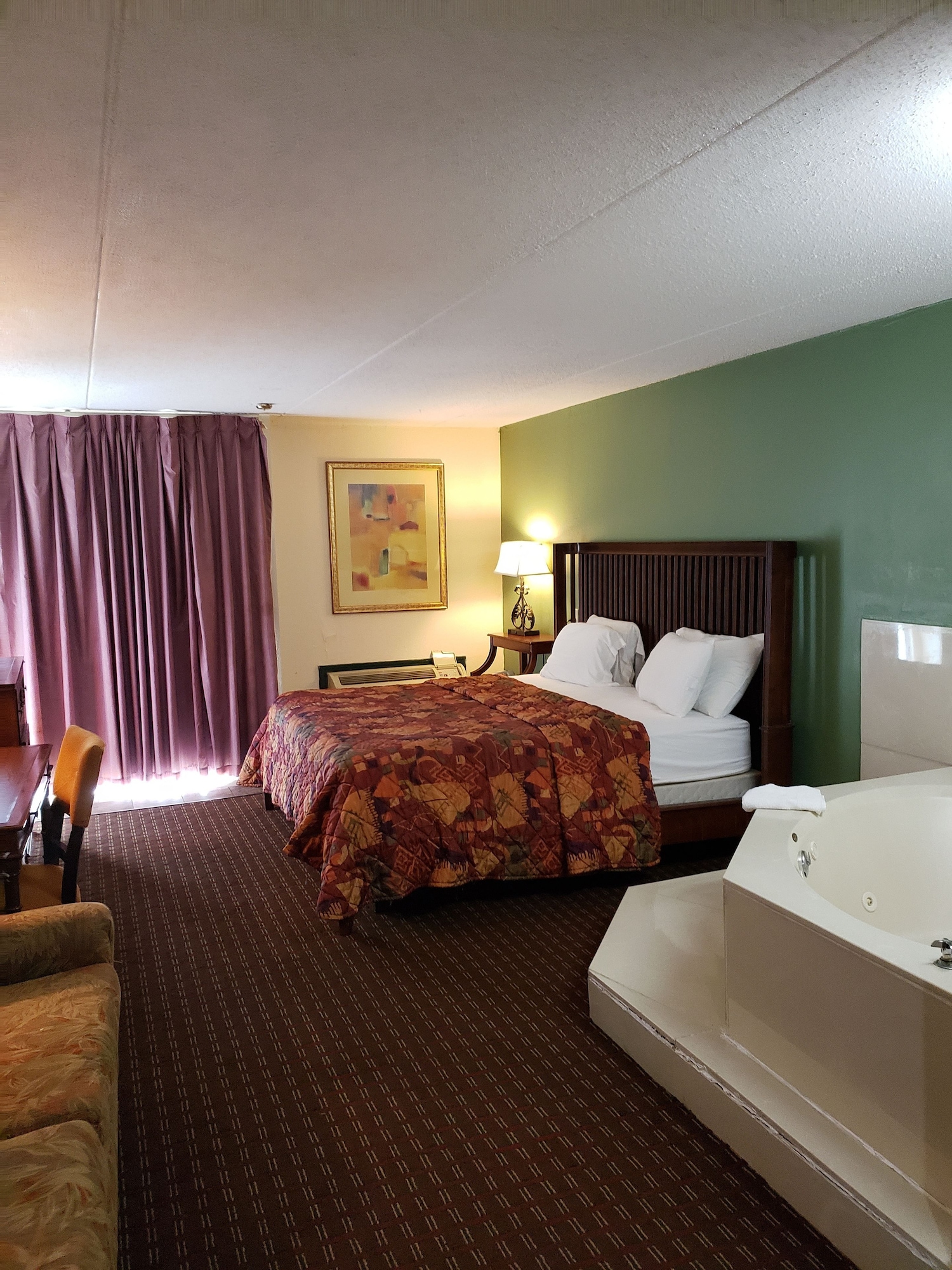 ROOM, KING BED, JETTED TUB
