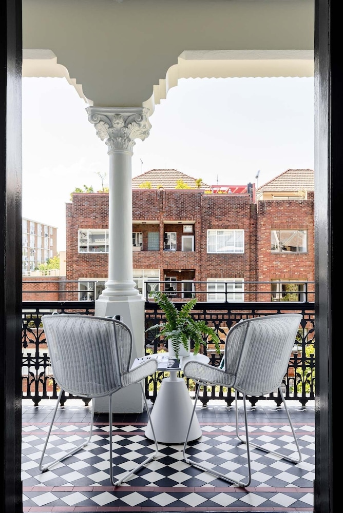 Hotel Challis Potts Point 40/50