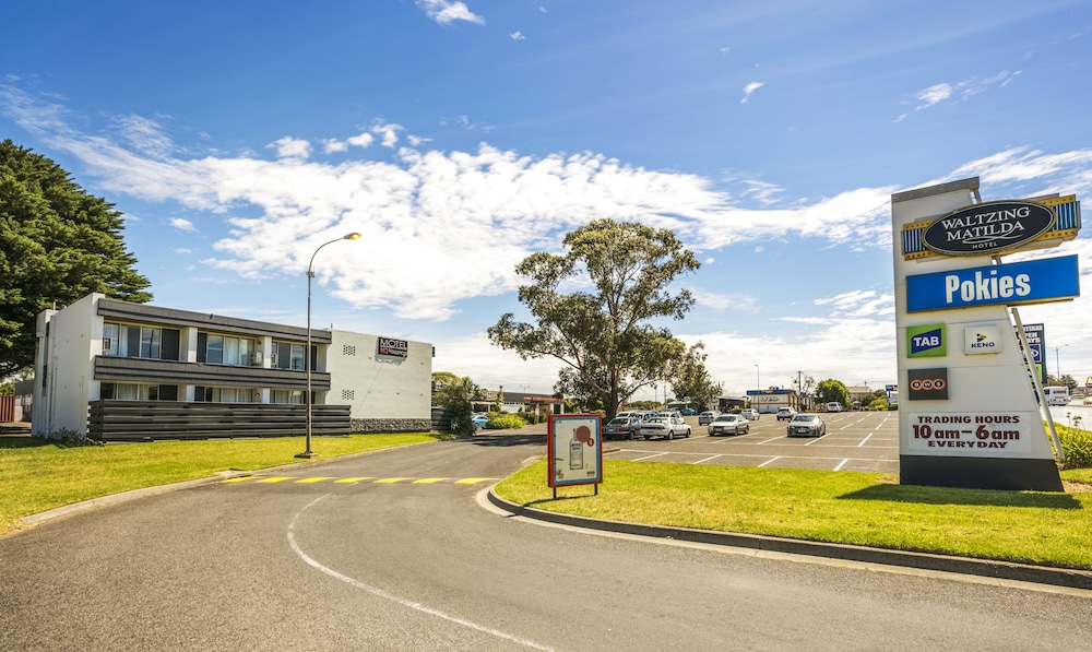 Waltzing Matilda Hotel 41/44