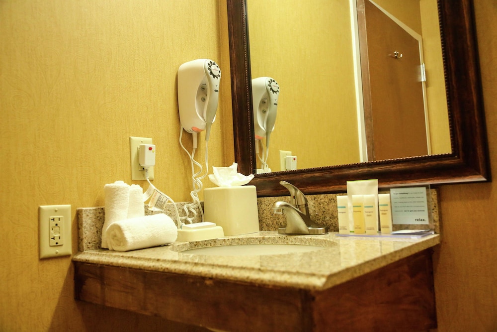 Hampton Inn & Suites McComb 37/49