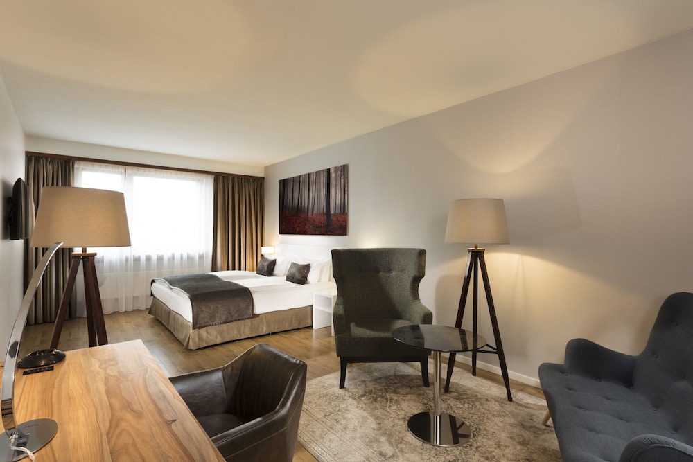 BUSINESS, DOUBLE BED