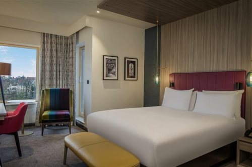ROOM, DOUBLE BED