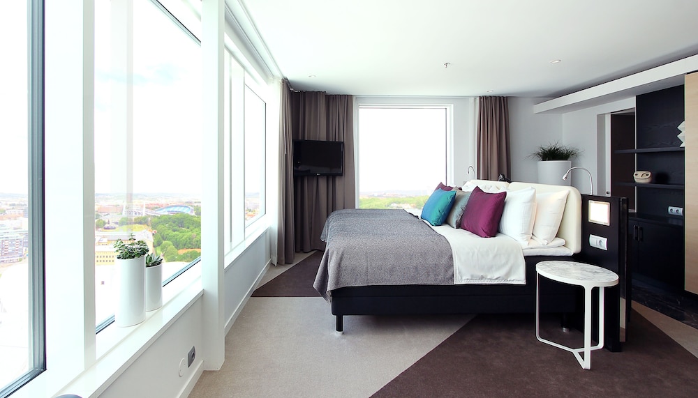 UPPER, DELUXE, HOUSE